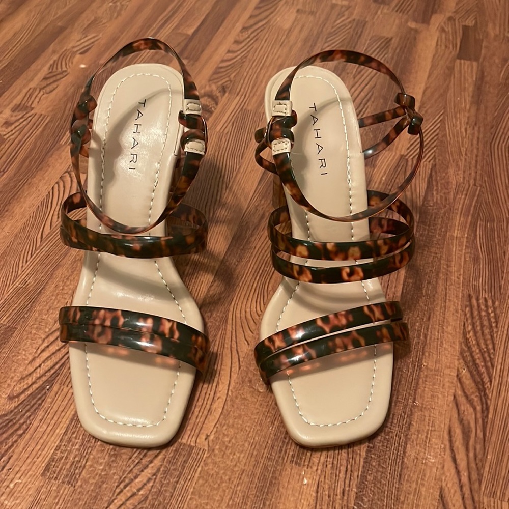 BNWT Tahari heels